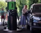 Petrol Fiyatlarındaki Artış, Birleşik Krallık Politikasını Zorluyor