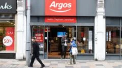 Sainsbury's, Argos'u 120 milyon £'a satmayı kabul etti