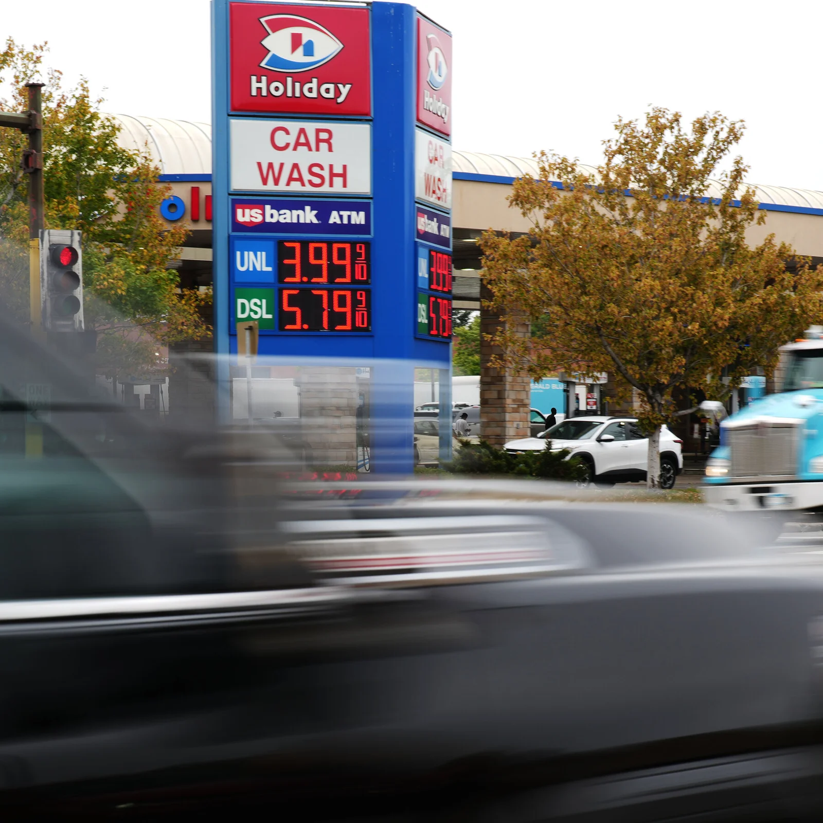 Petrol Fiyatları ABD ve İran Arasındaki Tansiyonla Küçük Bir Artış Gördü