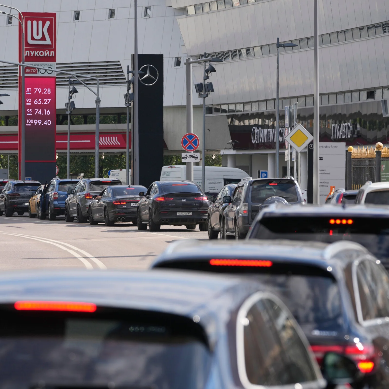 Ukrayna Saldırıları Yakıtı Kısıtlayınca Ruslar Çinli Elektrikli Araçlara Yöneliyor