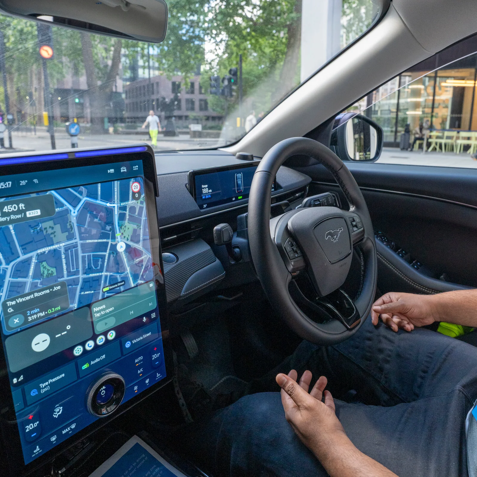 Uber ve Wayve, Londra'da Robotaksi Testlerine Başlıyor